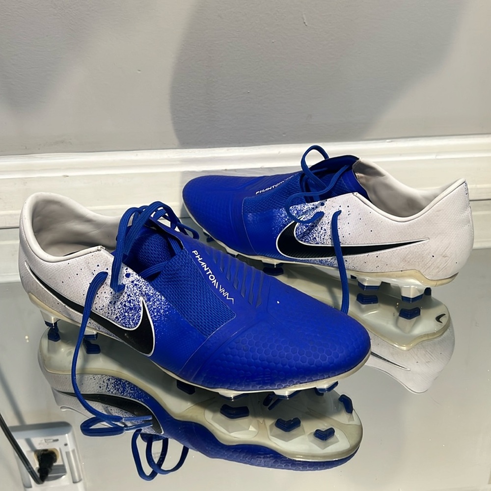 Nike Phantom Venom Pro FG White
Racer Blue size 11.5 cleats elite